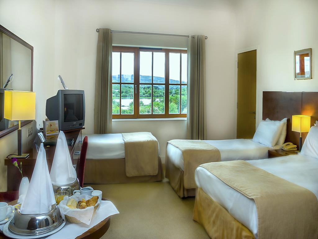 Lough Allen Hotel & Spa ดรัมแชนโบ ภายนอก รูปภาพ